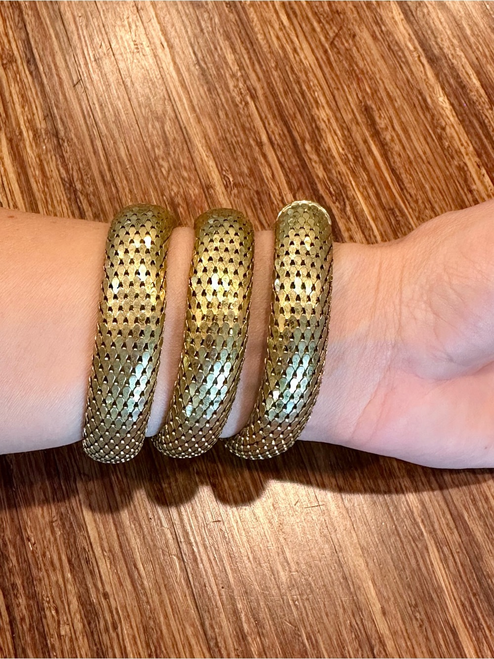 Vintage 1970’s Whiting & Davis gold-tone snake coil bracelet - Picture 8 of 13
